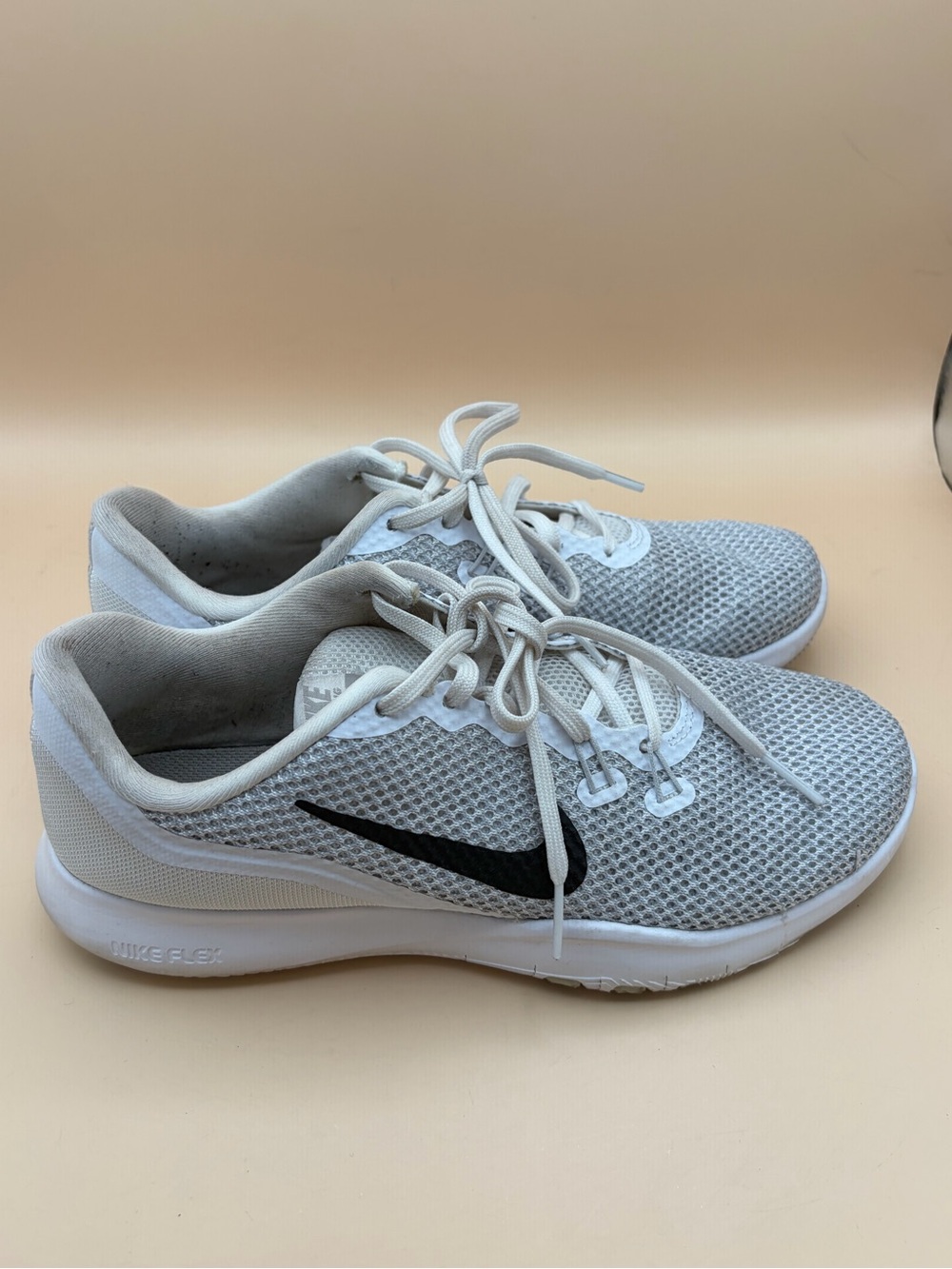 Nike Flex TR7 Women’s Size 7.5 Gray / White Mesh Running Shoes with Black Swoosh